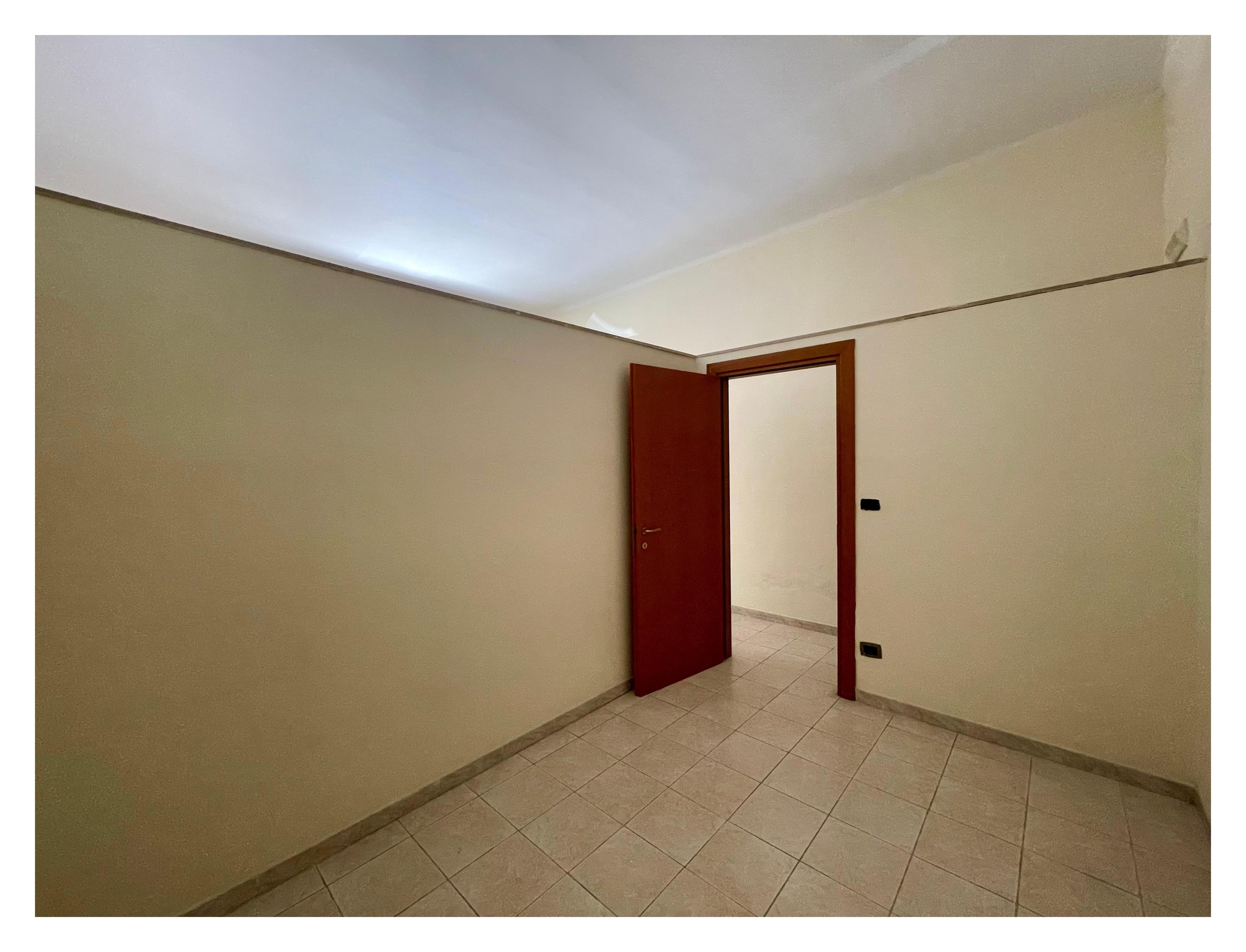 TRILOCALE: CAMERETTA